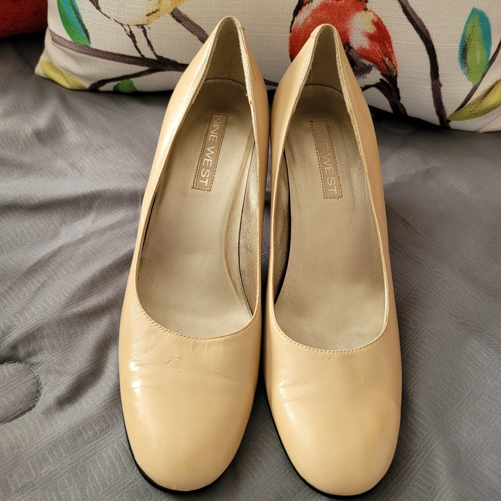 Nine West Classic Leather Pump / Heel - Sz 7.5, Beige